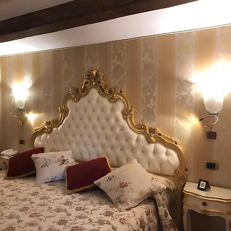 Casa Savoia & Casa Jolanda 3*