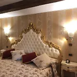 Casa Savoia & Casa Jolanda 3*
