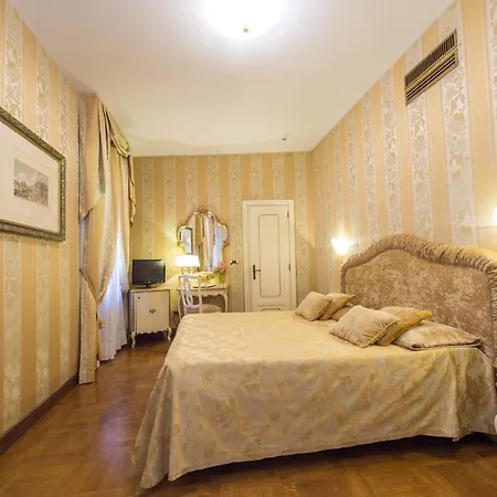 Casa Savoia & Casa Jolanda 3* Veneza