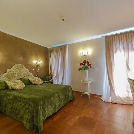Casa Savoia & Casa Jolanda Guest house Venice