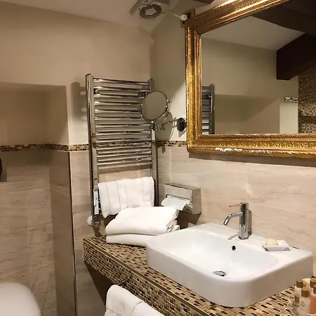 Casa Savoia & Casa Jolanda بيت ضيافة