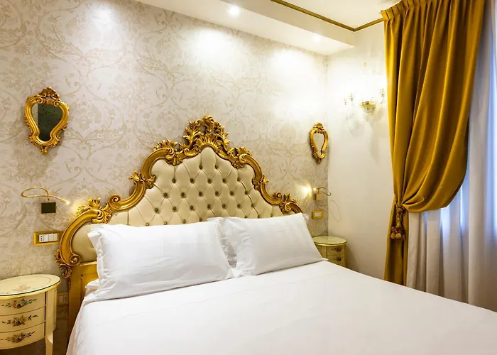Casa Savoia & Casa Jolanda 3* Венеция